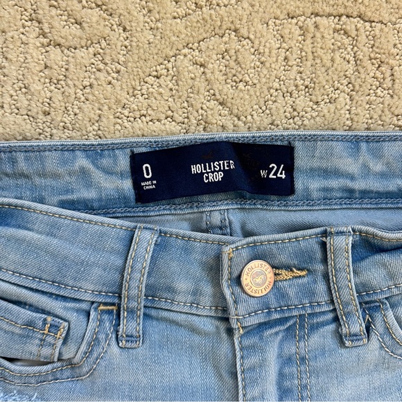 Light-wash Hollister Jeans - Picture 2 of 2
